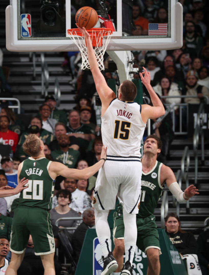 塔图姆重要时刻锐不可当,雄鹿带队取胜!比赛高潮迭起 塔图姆重要时刻锐不可当,雄鹿带队取胜!比赛高潮迭起