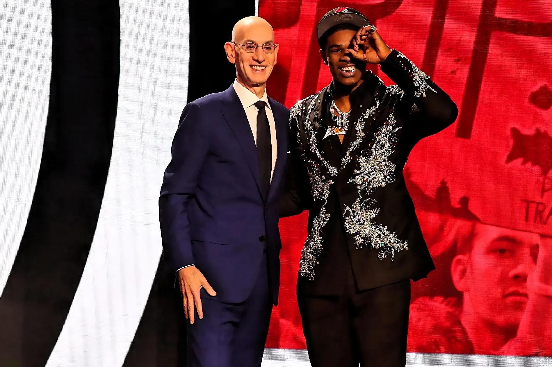 NBA总决赛转会期走向成谜;波特兰开拓者复出首秀;更衣室稳定;更衣室氛围转暖的简单介绍 NBA总决赛转会期走向成谜;波特兰开拓者复出首秀;更衣室稳定;更衣室氛围转暖的简单介绍